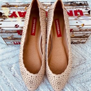UNION BAY Neutral Beige flats Size 6